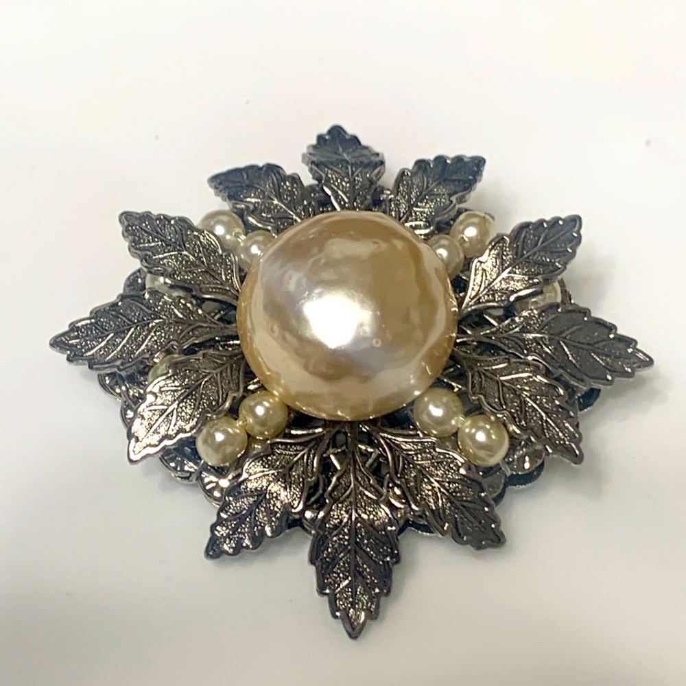 Miriam Haskell Rare large pearl floral brooch